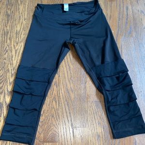 IVIVVA CROPPED LEGGINGS WITH MESH